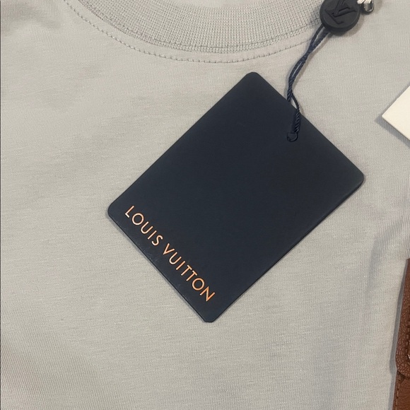 Louis Vuitton Light Gray Tee with Brown Pocket sz M - Picture 8 of 10